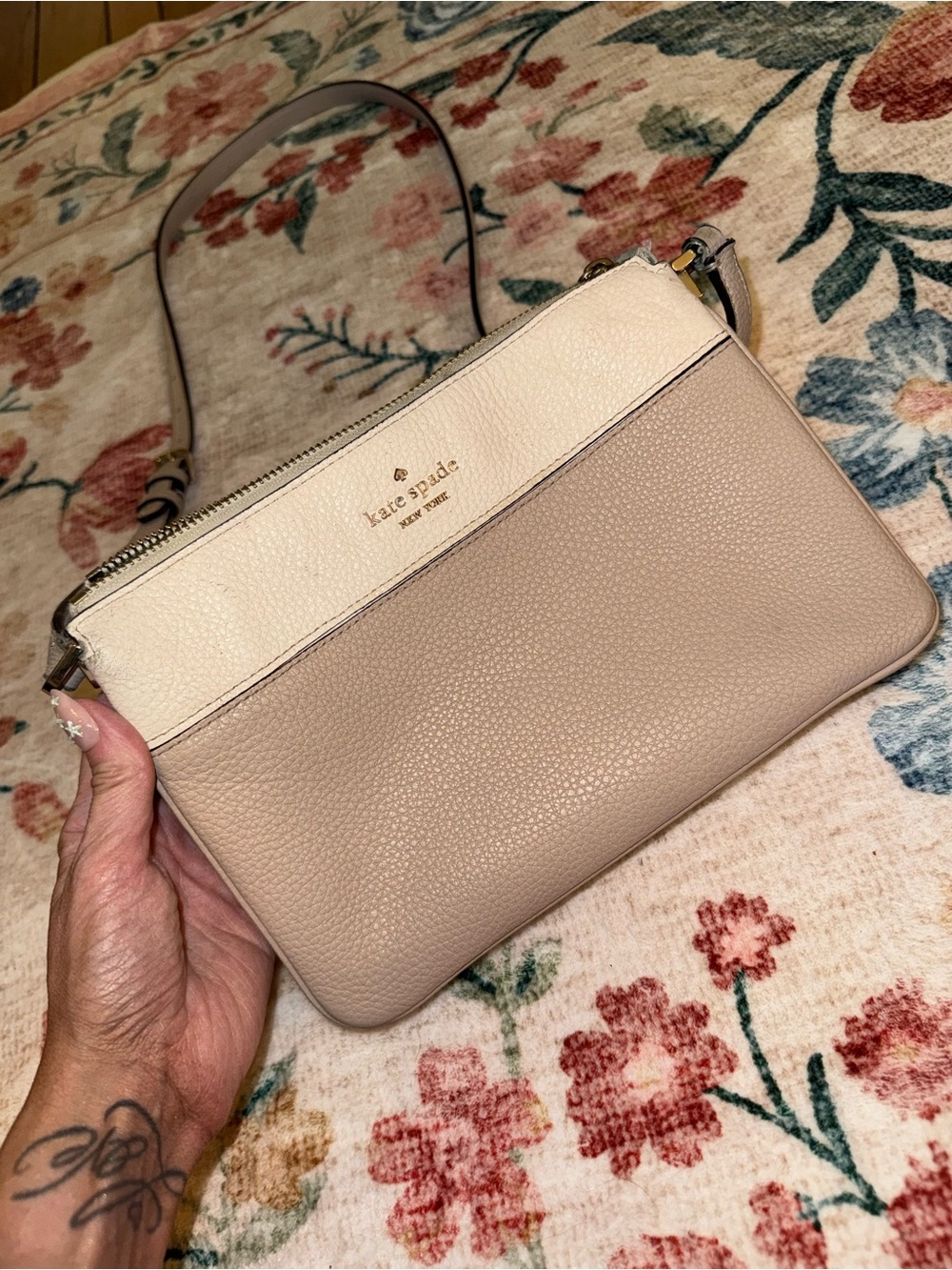Well loved Kate Spade Two-Tone Beige and Cream Pebbled Leather Crossbody Bag - Picture 1 of 9
